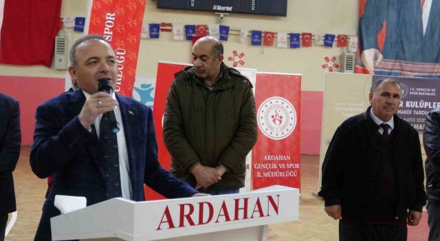 Ardahandaki amatör spor kulüplerine ayni ve nakdi yardım yapıldı