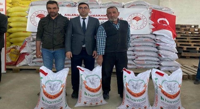 Aslanapada çiftçilere yüzde 50 hibeli 25 ton nohut tohumu dağıtıldı