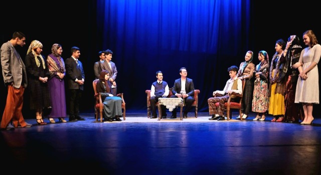 AVP Sahnesinde mezuniyet coşkusu