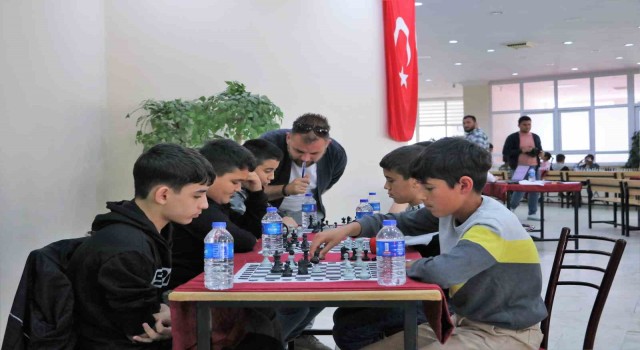 Aydın Büyükşehir Belediyesinin satranç turnuvasına yoğun ilgi