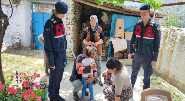 Aydında jandarma ekipleri şehit ailelerini yalnız bırakmıyor