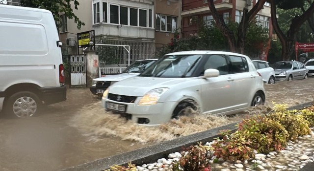 Aydının iki ilçesinde sağanak yağış etkili oldu