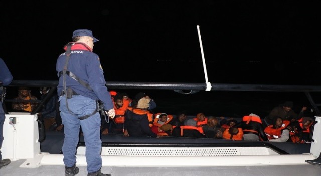 Ayvacık açıklarında 45 kaçak göçmen yakalandı