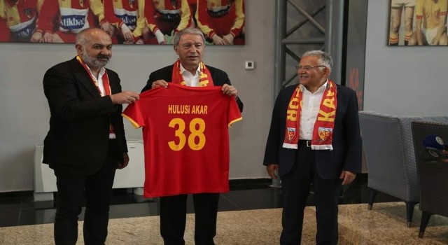 Bakan Akardan Kayserispora ziyaret