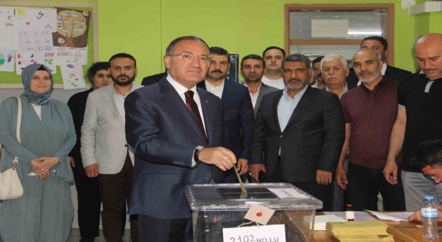 Bakan Bozdağ, oyunu Şanlıurfada kullandı