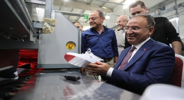 Bakan Bozdağ Şanlıurfada işçilerle bir araya geldi