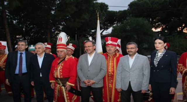 Bakan Kasapoğlu Aydında mehteran takımı ile karşıladı