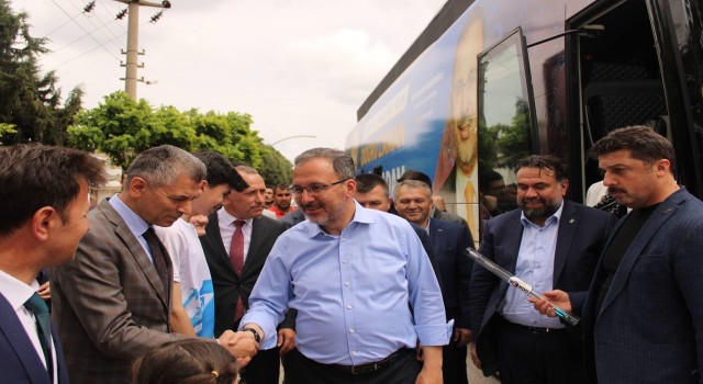Bakan Kasapoğlu, depremde görev yapan itfaiye personeli ile buluştu