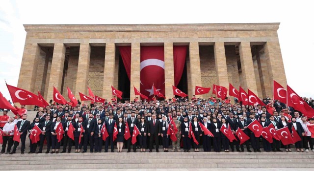 Bakan Kasapoğlundan Anıtkabire 19 Mayıs ziyareti