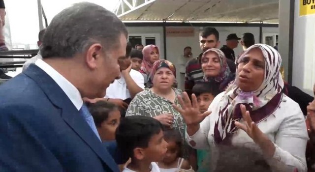 Bakan Kocayı karşısında görünce gözyaşlarına hakim olamadı
