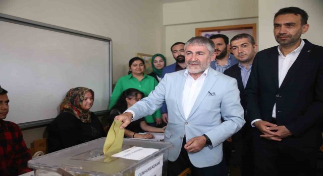 Bakan Nebati aday olduğu Mersinde oyunu kullandı