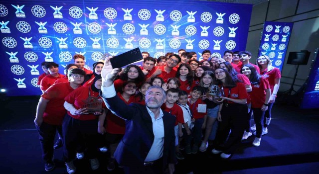 Bakan Nebati: İçeriden ve dışarıdan, kimsenin önümüzde engel olmasına asla fırsat vermeyeceğiz