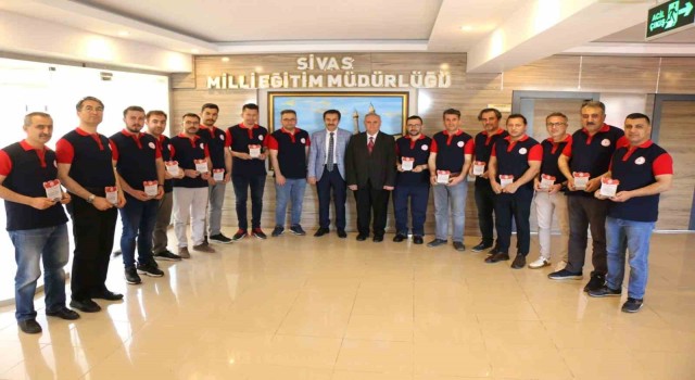 Bakan Özerden Sivas AKUBa plaket