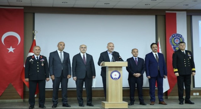 Bakan Soylu, İzmirde Kökünü Kurutma Operasyonu hakkında açıklama yaptı
