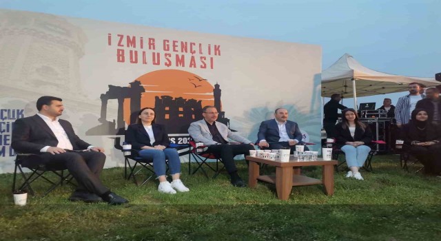 Bakan Varank ve Bakan Kasapoğlu İzmirde gençlerle buluştu