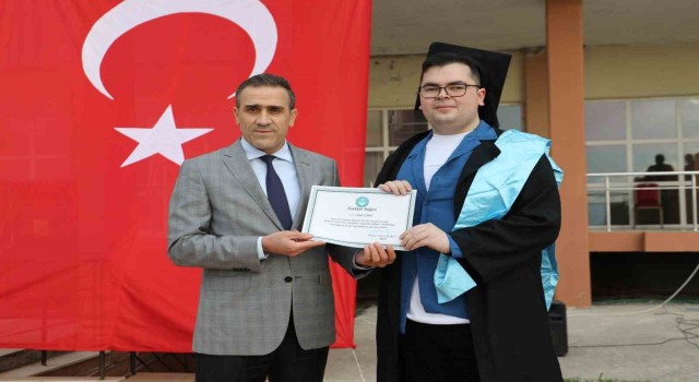 Balıkesir Üniversitesi yılın ilk mezunlarını Burhaniyede verdi