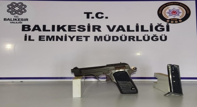 Balıkesirde 24 aranan şahıstan 13ü tutuklandı