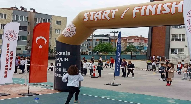 Balıkesirde çocuk atletizm şenlikleri yapıldı