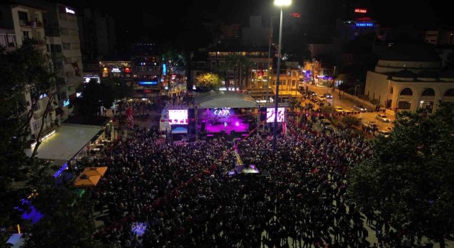 Balıkesirde gençler konserlere akın etti