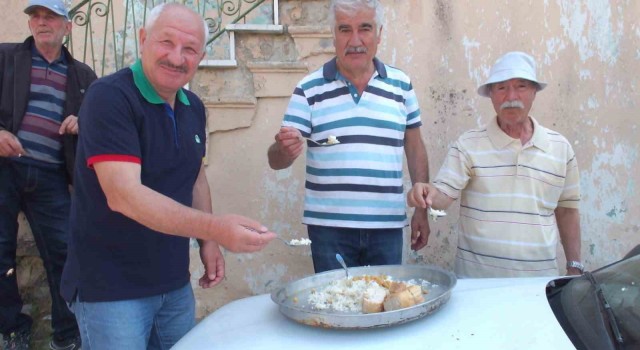 Balıkesir'de imece ile köy hayrı düzenlendi
