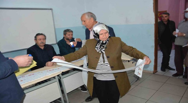 Balıkesirde sandığa ilk gidenler yaşlılar oldu