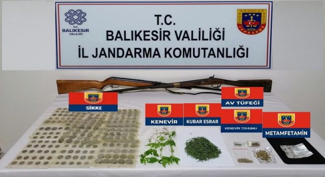 Balıkesirde tarihi eser ve uyuşturucu satan 3 şahsa operasyon