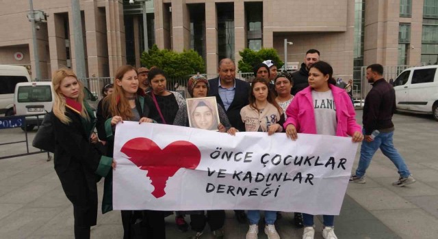 Barışmayı reddeden eşini bıçaklayarak öldüren sanık: Bıçağı çocuklarımı alabilmek için gerekirse tehdit ederim düşüncesiyle almıştım