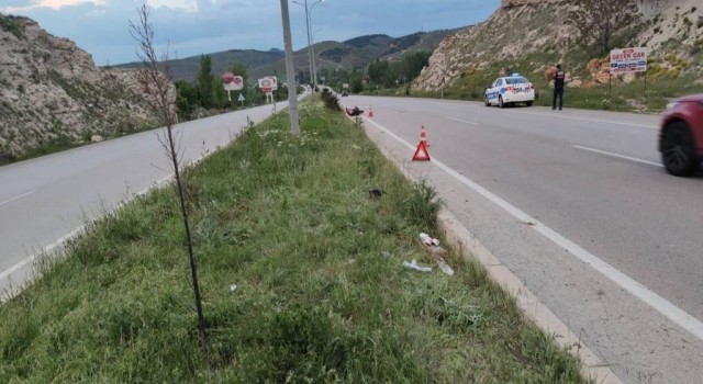 Bariyerlere çarpan otomobilin sürücüsü hayatını kaybetti