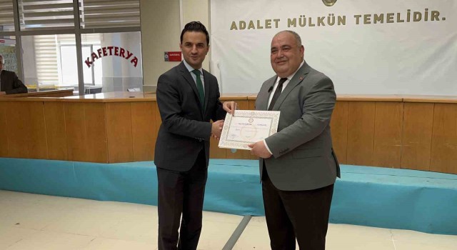 Bartında AK Partiden milletvekili seçilen Aldatmaz mazbatasını aldı