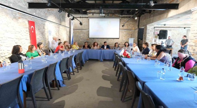 Başkan Aras, deprem mağduru kadınlarla buluştu