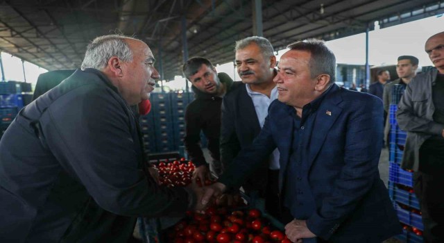 Başkan Böcek Hal esnafının problemlerinin çözümünde yanlarındayım