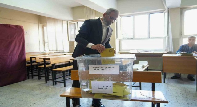 Başkan Bozdoğan oyunu kullandı