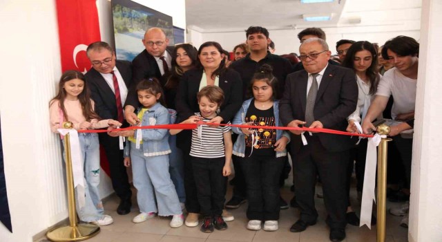 Başkan Çerçioğlu, Atatürk ve Gençlik sergisinin açılışı gerçekleştirdi