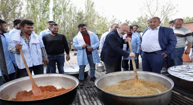 Başkan Çolakbayrakdar, şükür sofrasında vatandaşlarla birlikte