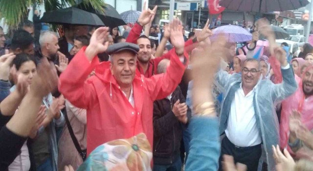 Başkan Kaplan, Cumhurbaşkanı Erdoğanın zaferini vatandaşlarla birlikte kutladı