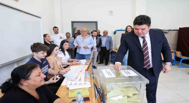 Başkan Kılıç, eşi ile beraber oyunu kullandı