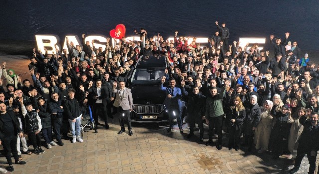 Başkan Özlüden gençlere Togg sürprizi