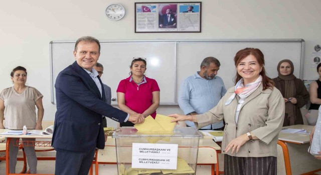 Başkan Seçer, oyunu kullandı