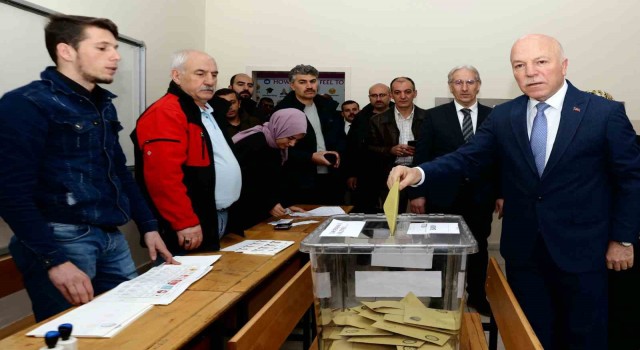 Başkan Sekmen oyunu kullandı