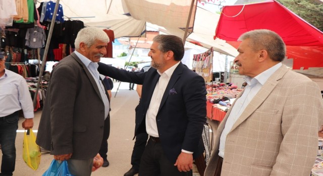 Başkan Suer, ilçe pazarında esnaf ile buluştu