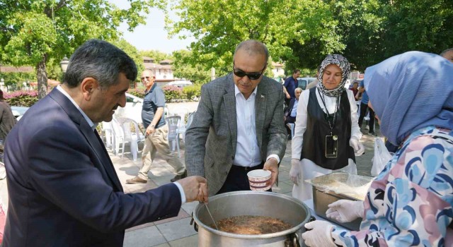 Başkan Uzundemir Müftülük hayır panayırına katıldı