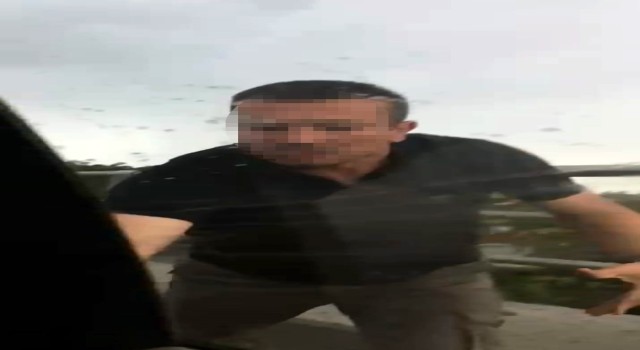Başkentte bir otobüs şoförü tartıştığı sürücünün önünü keserek aracın camlarını kırdı