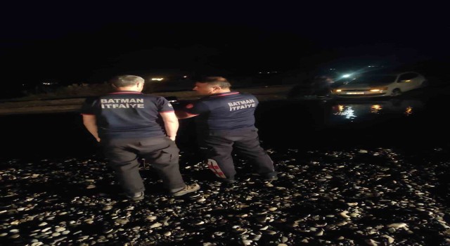 Batman Çayında mahsur kalan 7 araç ve 9 vatandaş kurtarıldı