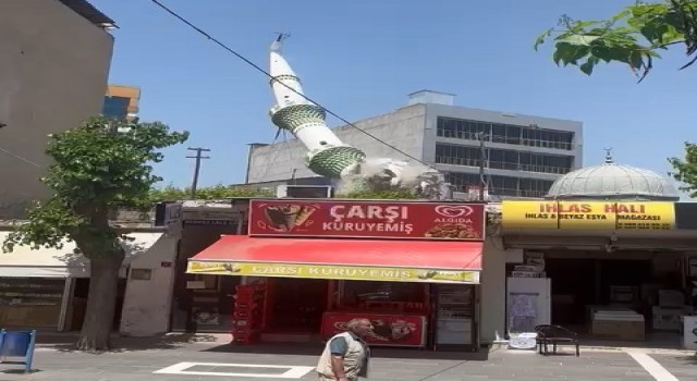 Batmanda 50 yıllık caminin minaresi kontrollü yıkıldı