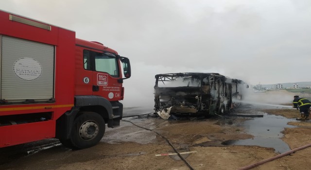 Batmanda seyir halindeki belediye yolcu otobüsü yandı