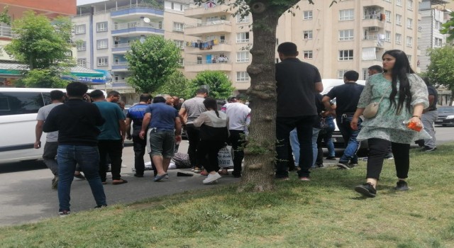 Batmanda yolun karşısına geçmeye çalışan yaşlı kadına araba çarptı
