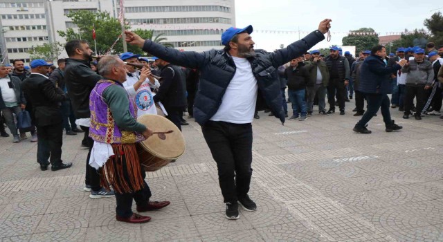 Belediye işçilerinden davullu, zurnalı, halaylı kadro talebi