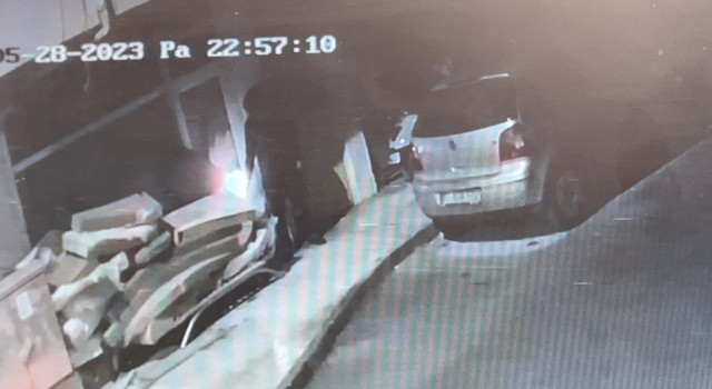 Benzin döküp yaktığı binada can pazarı yaşattı