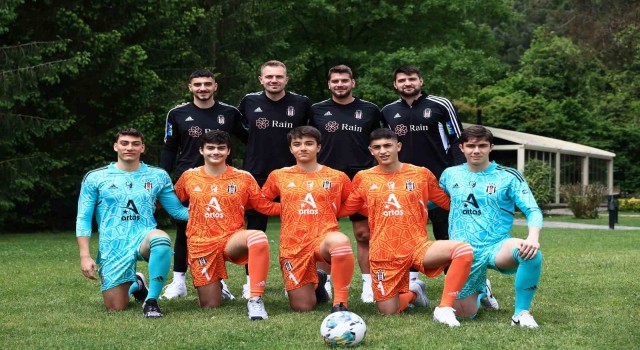 Beşiktaşta genç kaleciler, A takım eldivenleri ile buluştu