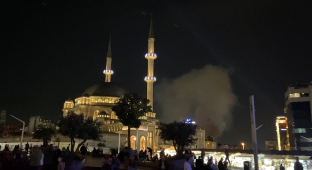 Beyoğlunda 2 katlı gece kulübünde korkutan yangın